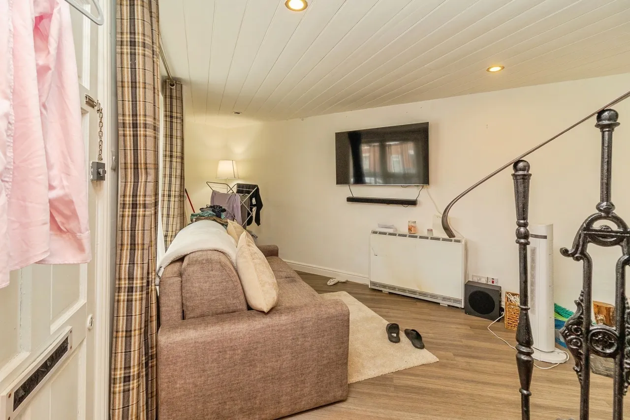 Caledonian Road, New Bradwell, MK13, photo 8