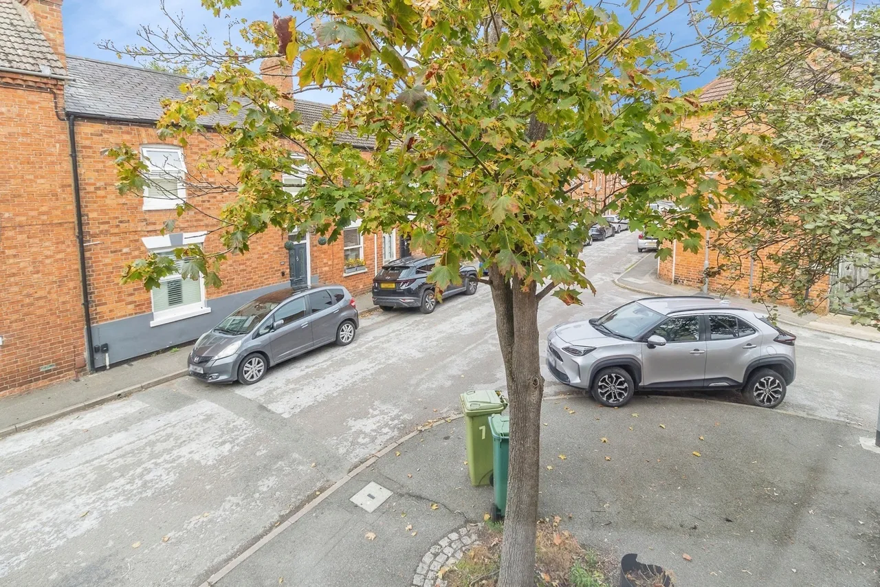Caledonian Road, New Bradwell, MK13, photo 6