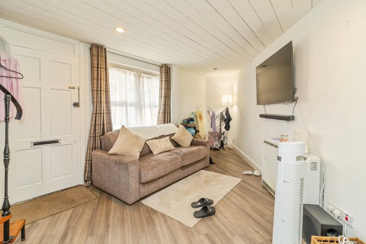 Caledonian Road, New Bradwell, MK13, photo 2