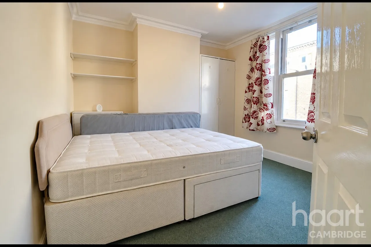 Argyle Street, CB1, photo 4