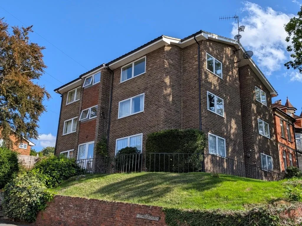 2 bed flat for sale, St. Pauls Road West, Dorking, RH4