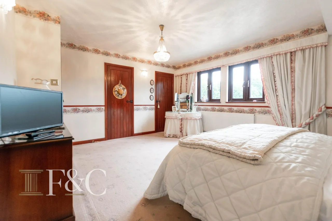 Roydon Road, photo 17