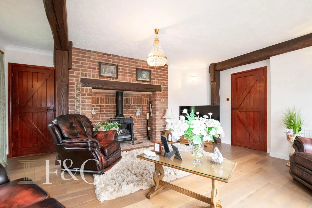 Roydon Road, photo 6