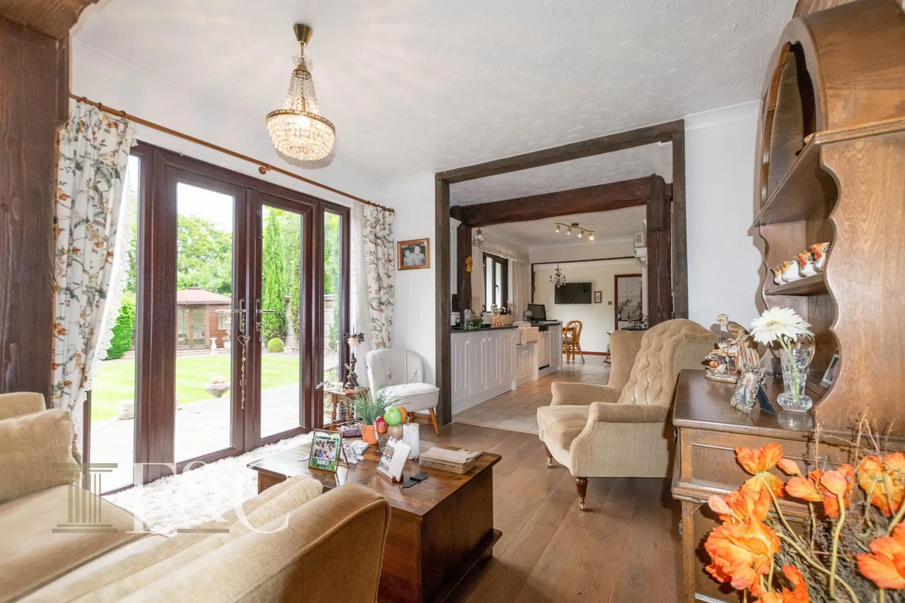 Roydon Road, photo 8
