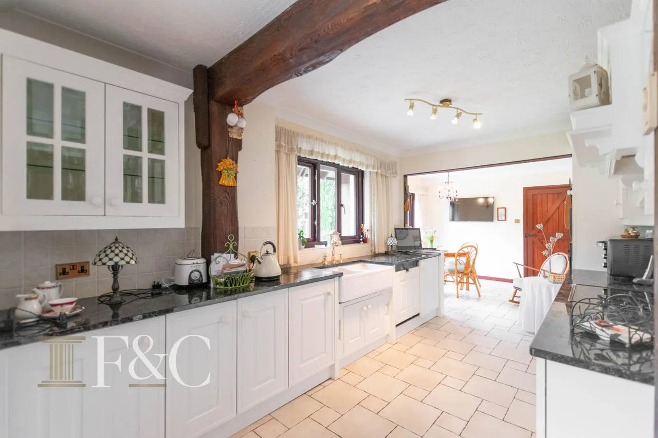 Roydon Road, photo 9
