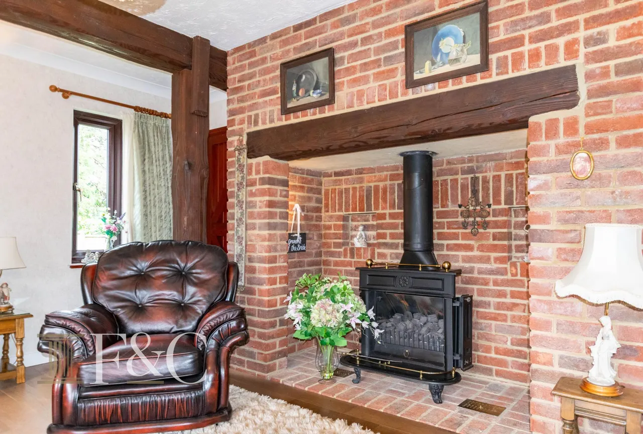 Roydon Road, photo 7