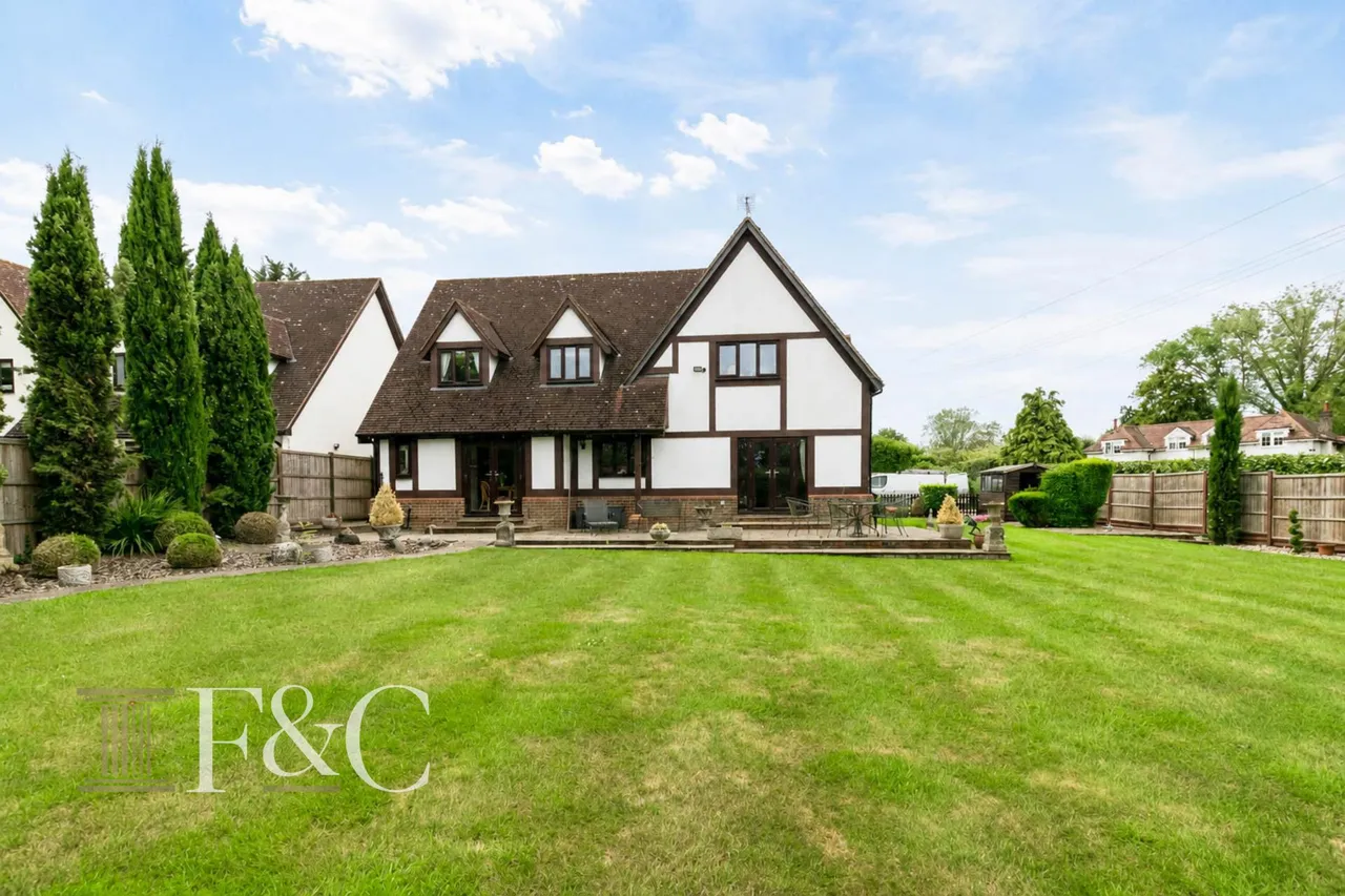 Roydon Road, photo 26