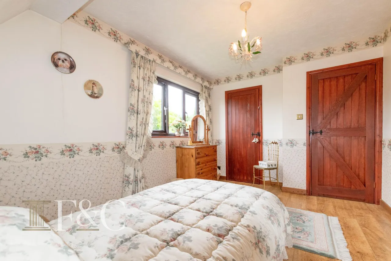 Roydon Road, photo 15