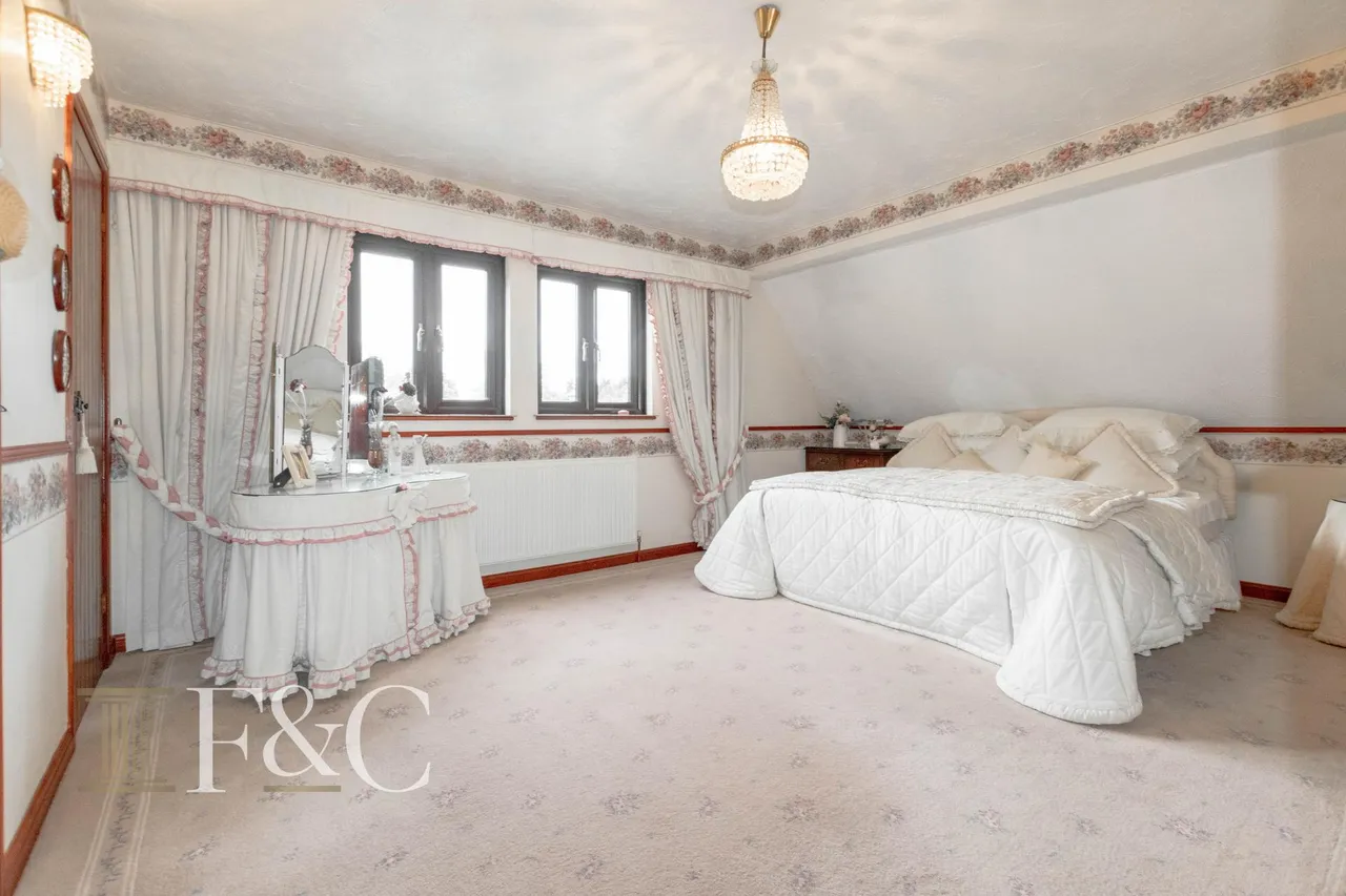 Roydon Road, photo 14