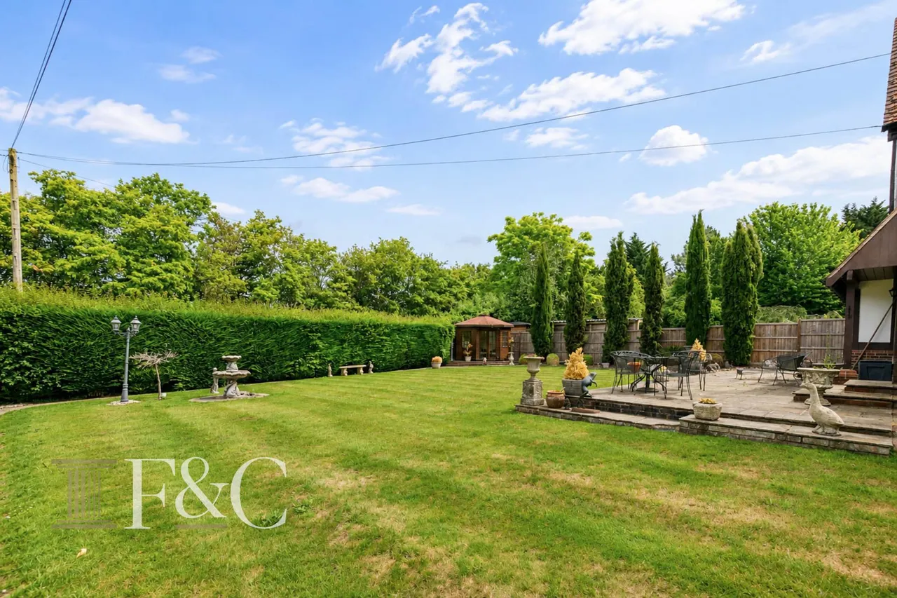 Roydon Road, photo 23