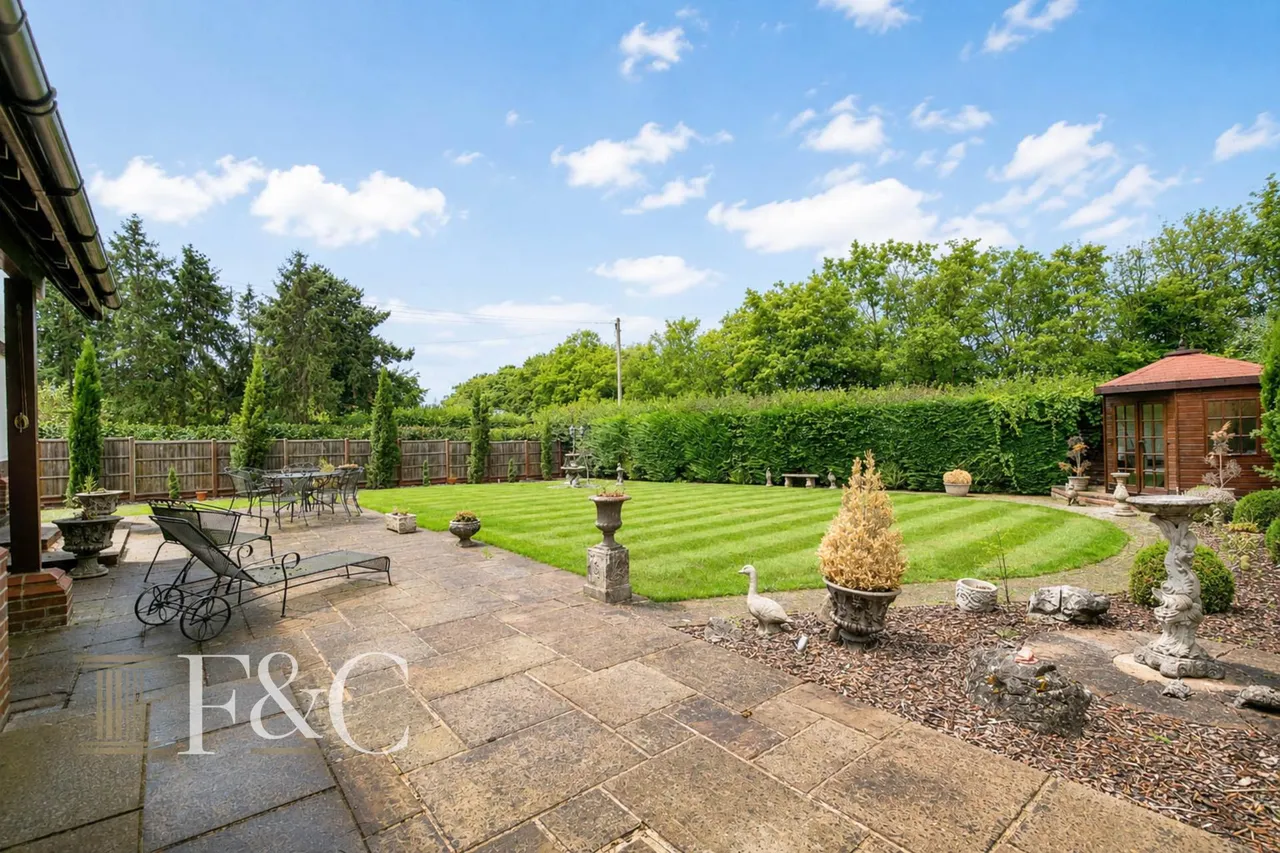 Roydon Road, photo 24