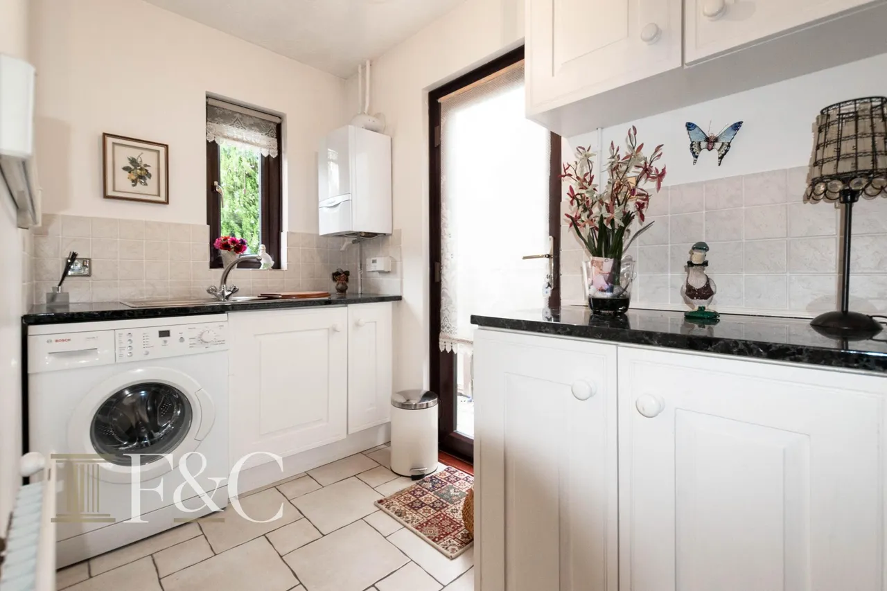 Roydon Road, photo 12
