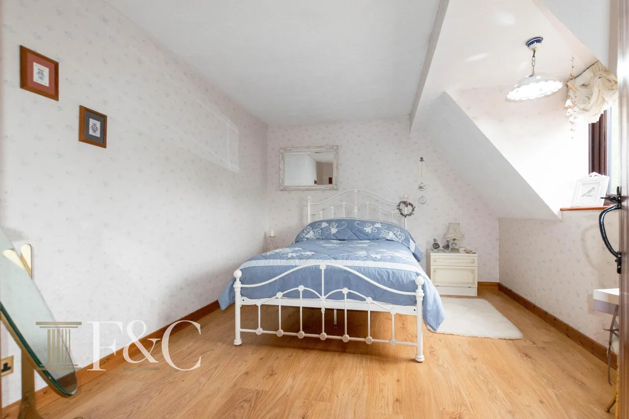 Roydon Road, photo 22