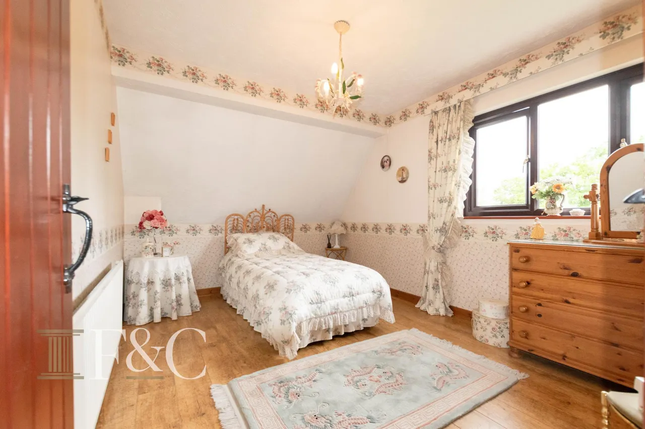 Roydon Road, photo 20