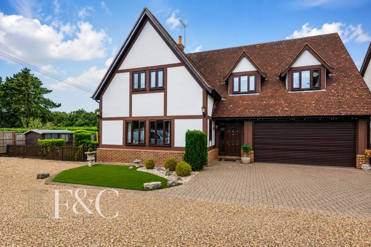 Roydon Road, photo 25