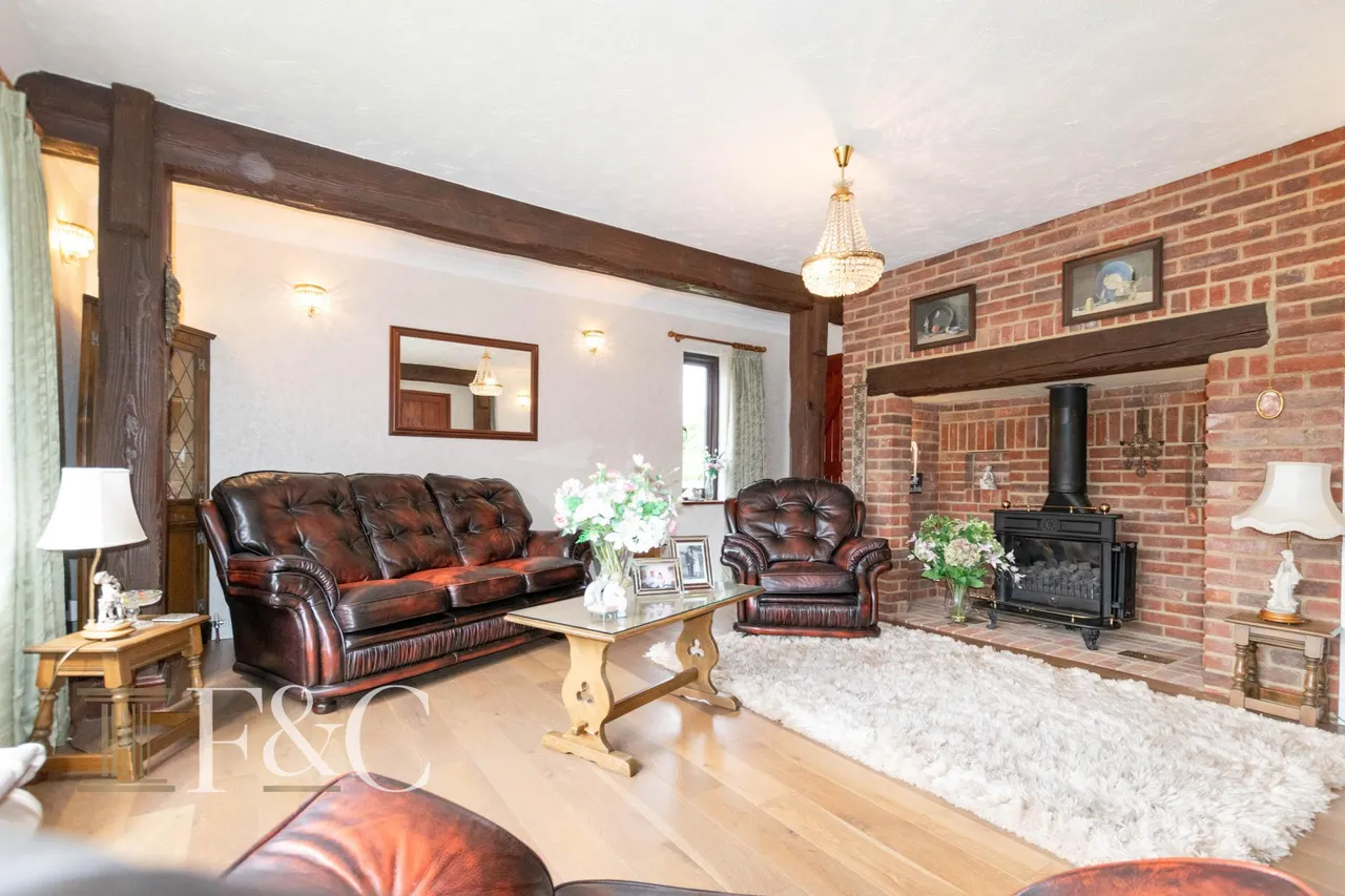 Roydon Road, photo 5