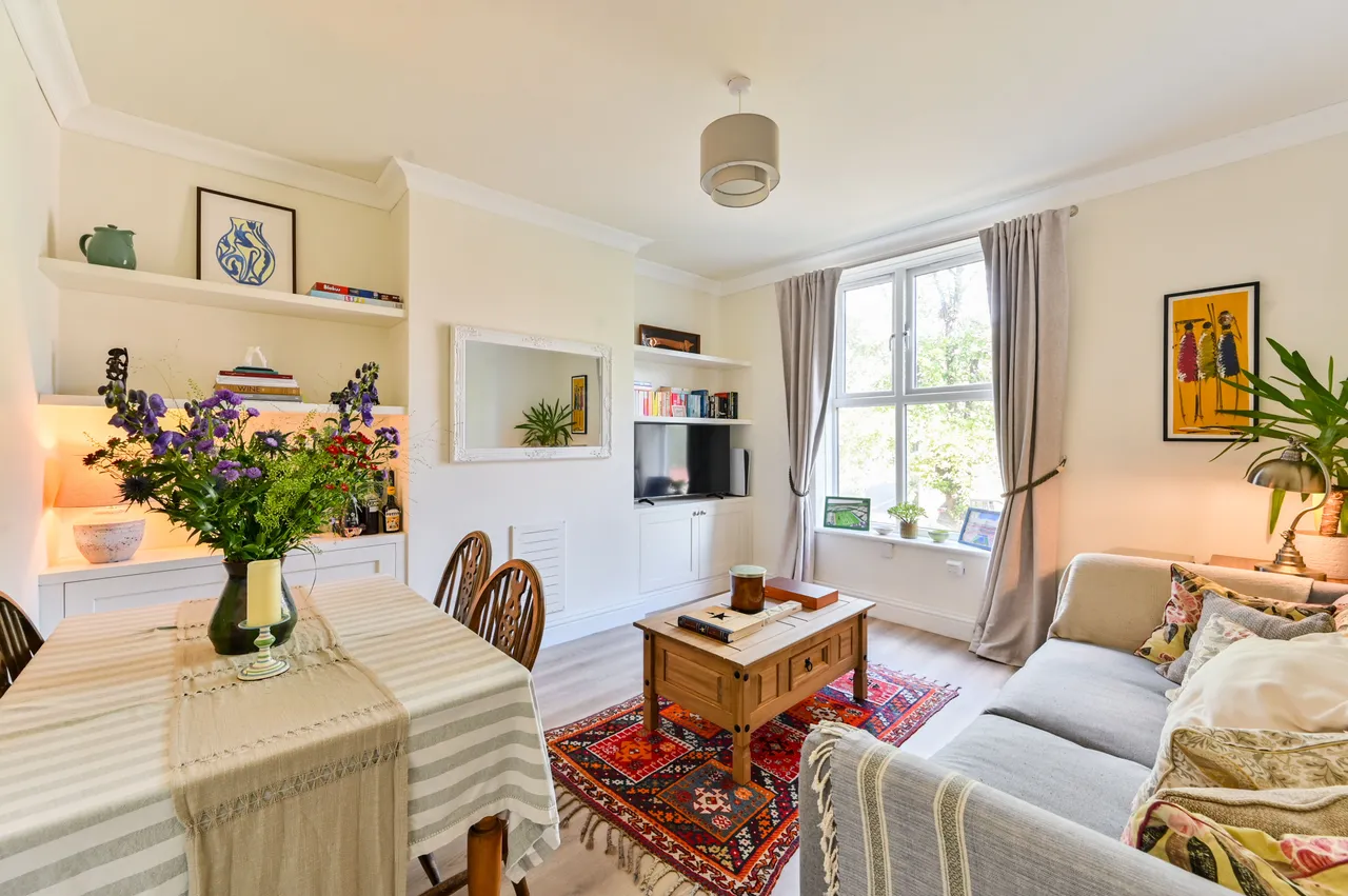 2 bed flat for sale, London, SW8