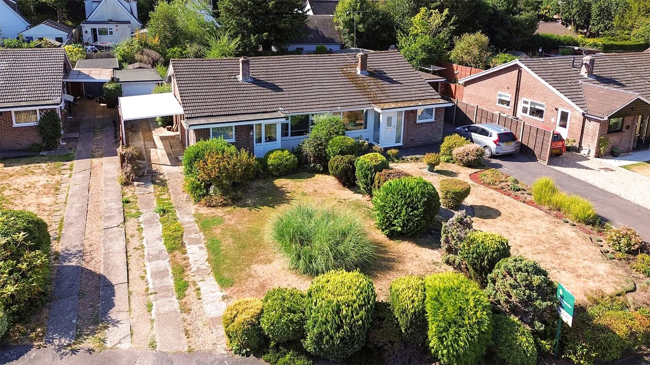 2 bed house for sale — Rowcroft Close, Ash Vale, Guildford, Surrey, GU12 5LH
