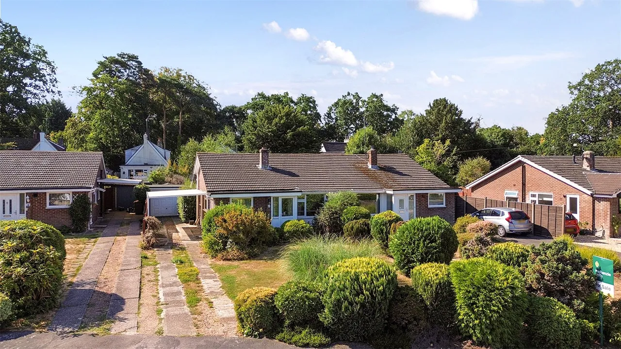 Rowcroft Close, Ash Vale, Guildford, Surrey, GU12 5LH, photo 11