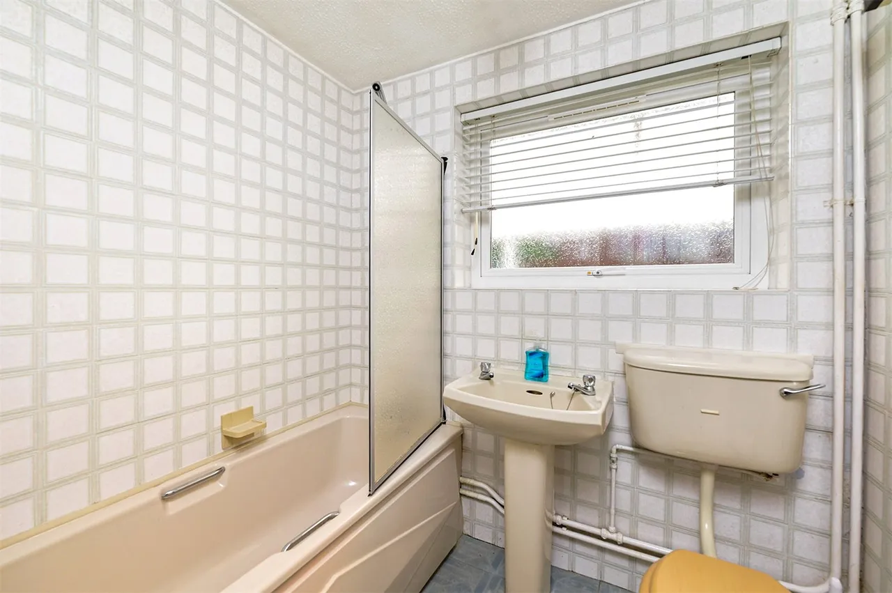 Rowcroft Close, Ash Vale, Guildford, Surrey, GU12 5LH, photo 9
