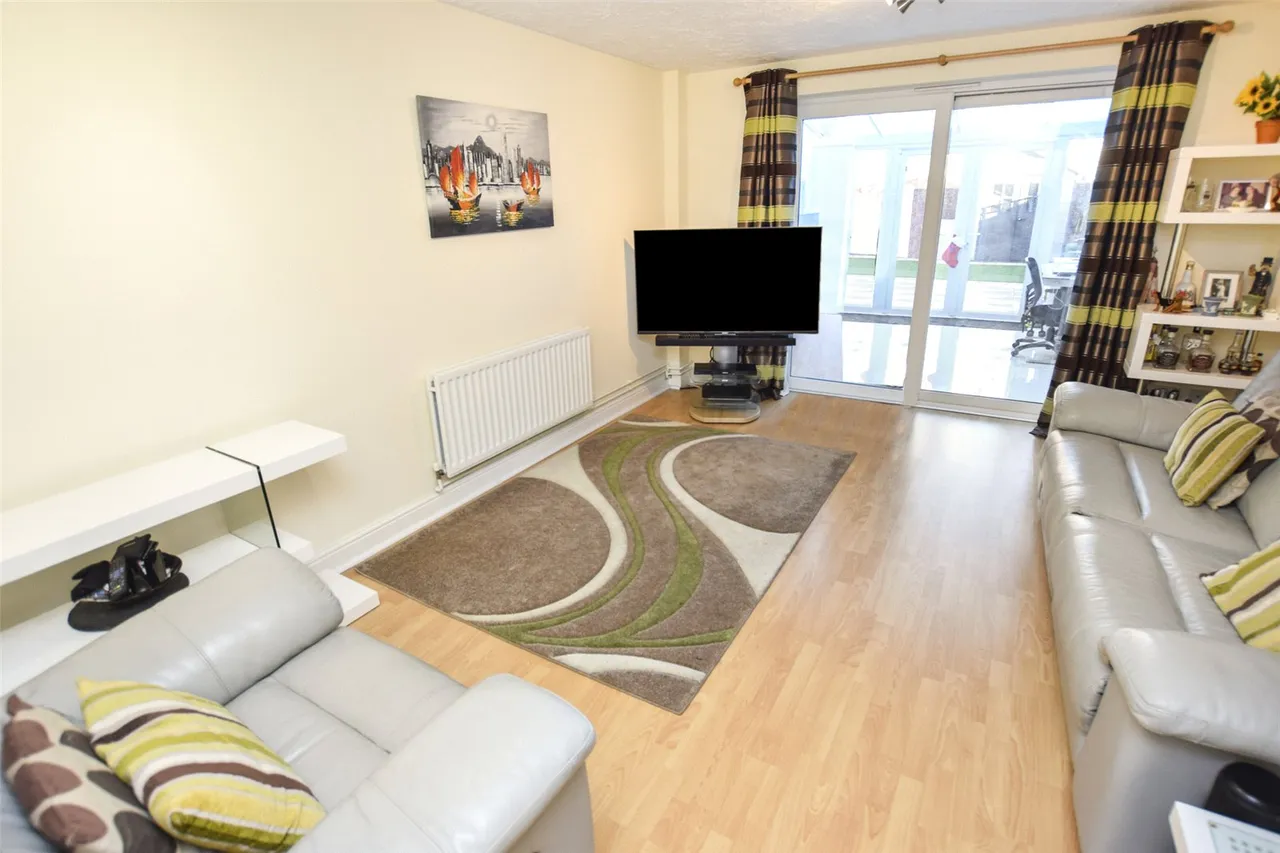 Alpine Close, Farnborough, Hampshire, GU14 0RN, photo 2