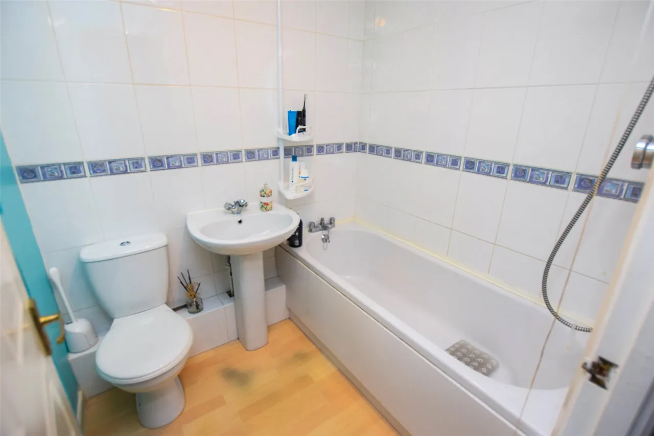 Alpine Close, Farnborough, Hampshire, GU14 0RN, photo 9