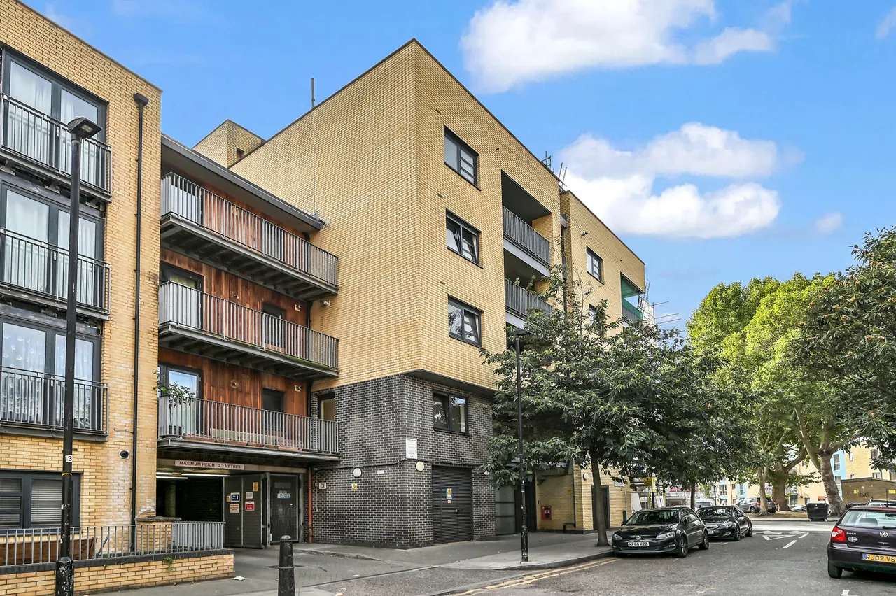 2 bed flat for sale, Fawe Street, London, E14