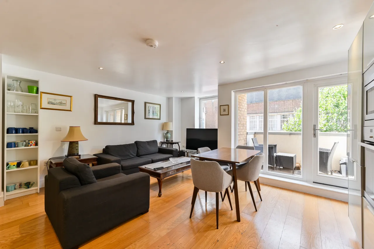 2 bed flat to rent, London, SW11
