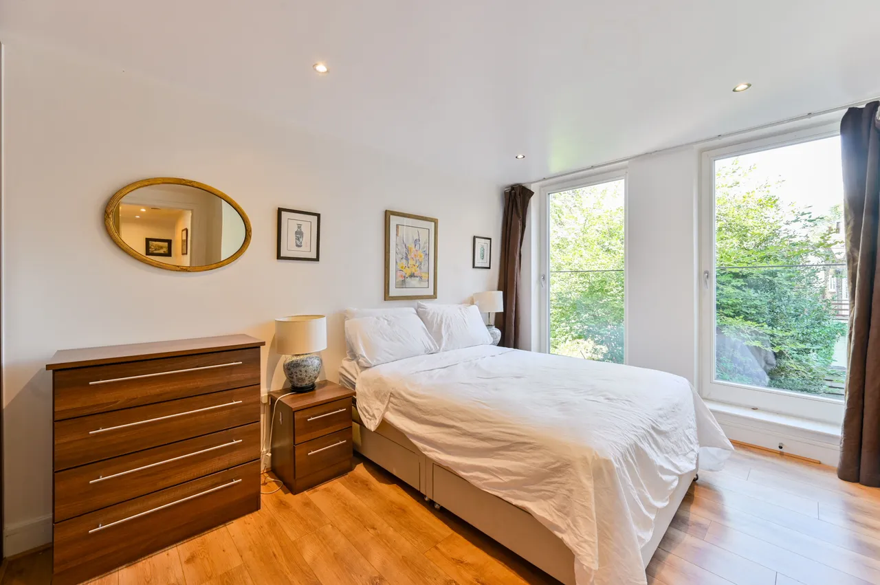 London, SW11, photo 4