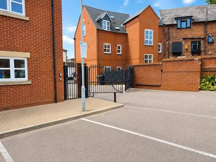 Manor Gardens Close, Loughborough, LE11, photo 4
