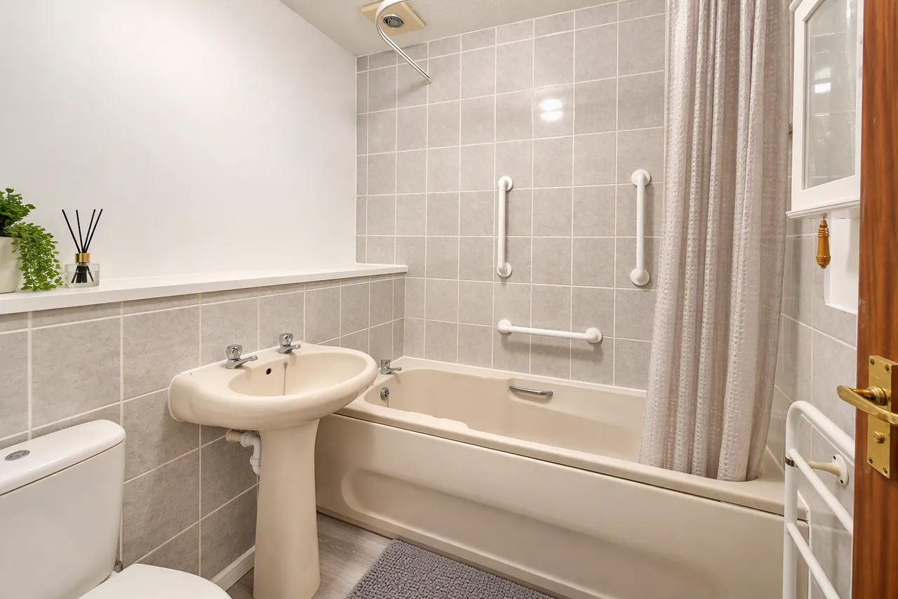 Gibson Close, Isleworth, TW7, photo 4