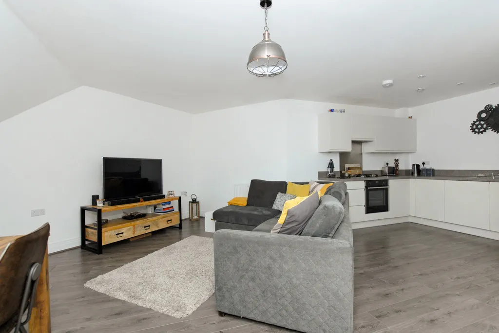 Sutton Court Road, Uxbridge, photo 19