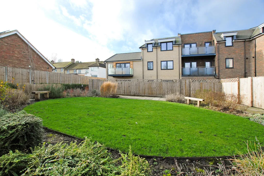 Sutton Court Road, Uxbridge, photo 6