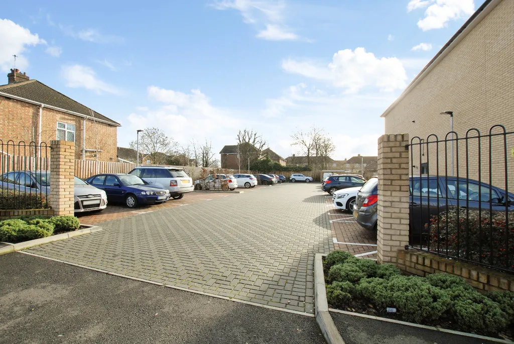 Sutton Court Road, Uxbridge, photo 27
