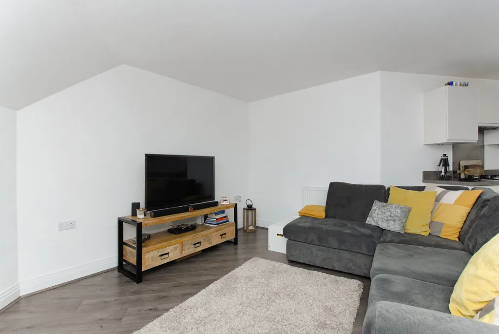 Sutton Court Road, Uxbridge, photo 13
