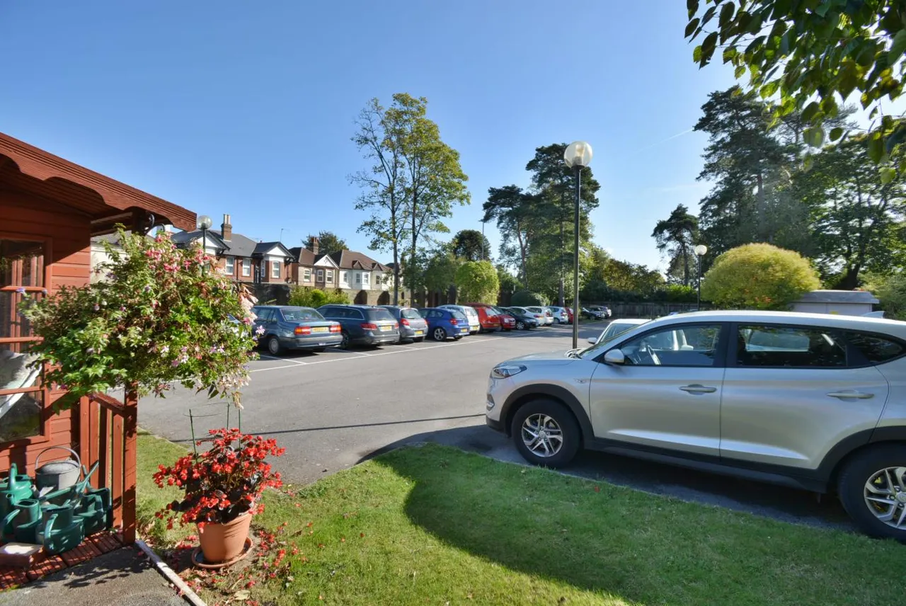 Lindsay Road, BH13, photo 21