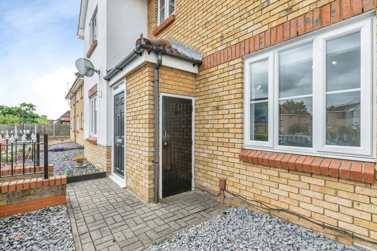 Highgrove Mews, Grays, Essex, RM17, photo 16