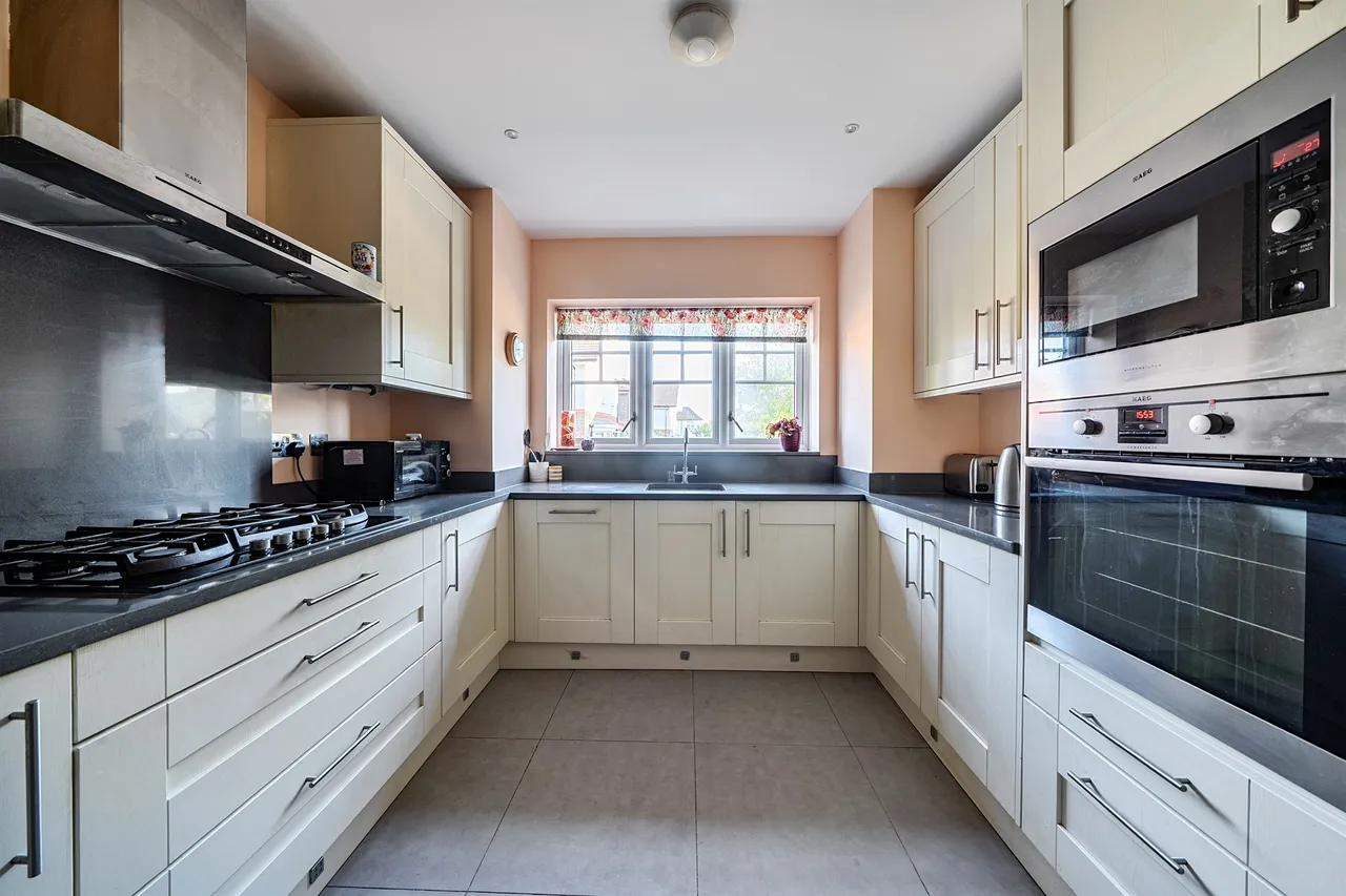 St. Francis Road, Maidenhead, SL6, photo 2