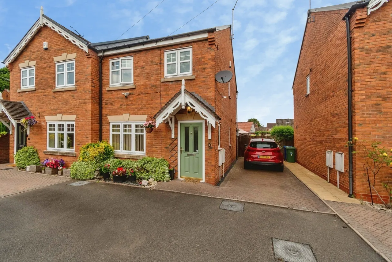 3 bed house for sale — The Shires, Conway Road, Cannock, Staffordshire, WS11