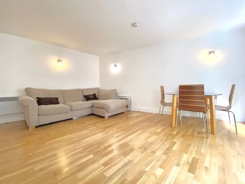 1 bed flat to rent — Commercial Road Aldgate East, London E1 1LF