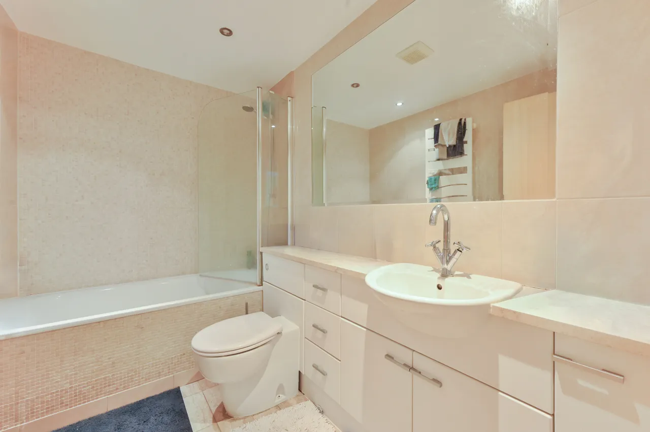 61 Holland Gardens, Brentford, photo 9