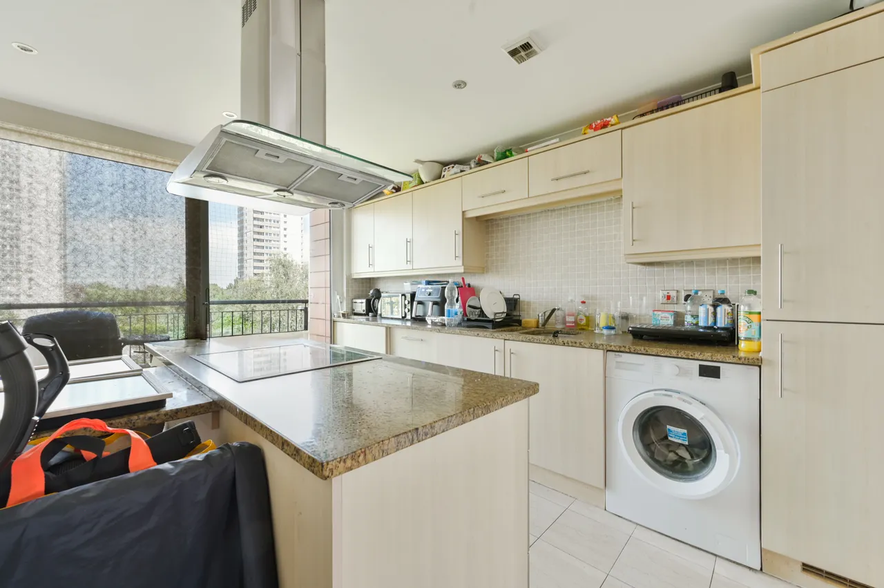 61 Holland Gardens, Brentford, photo 2