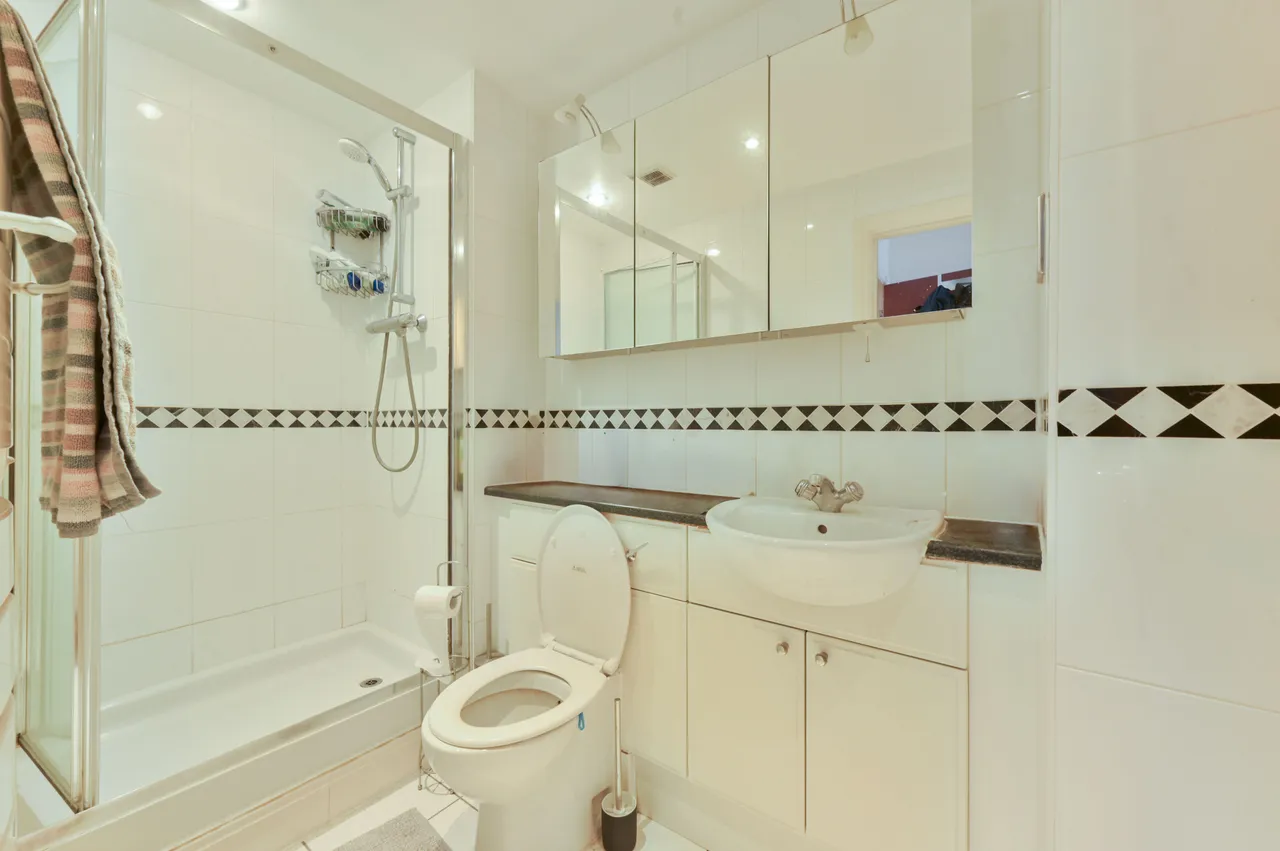 61 Holland Gardens, Brentford, photo 10