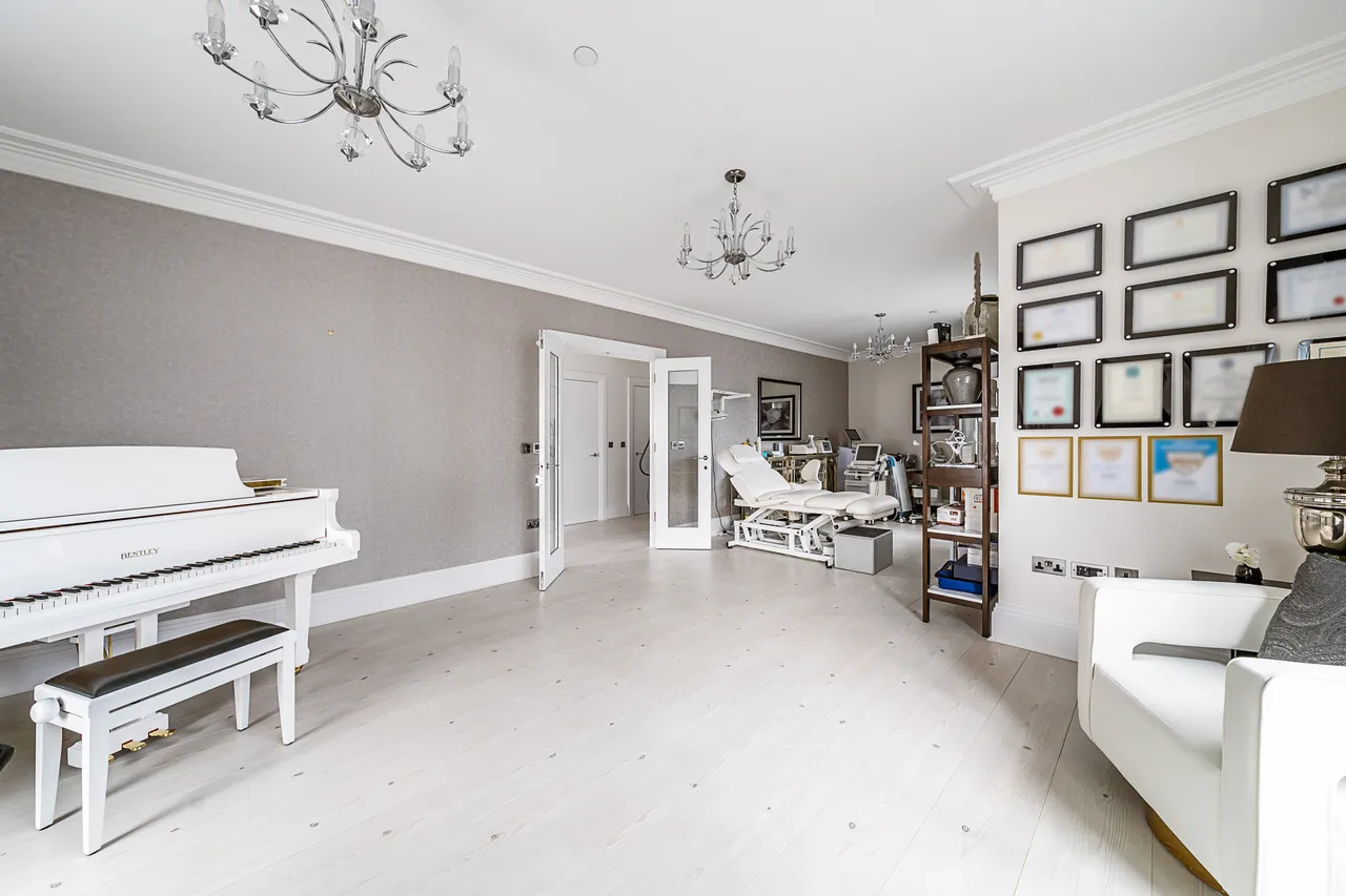 Battersea Park Road, London, SW11, photo 6