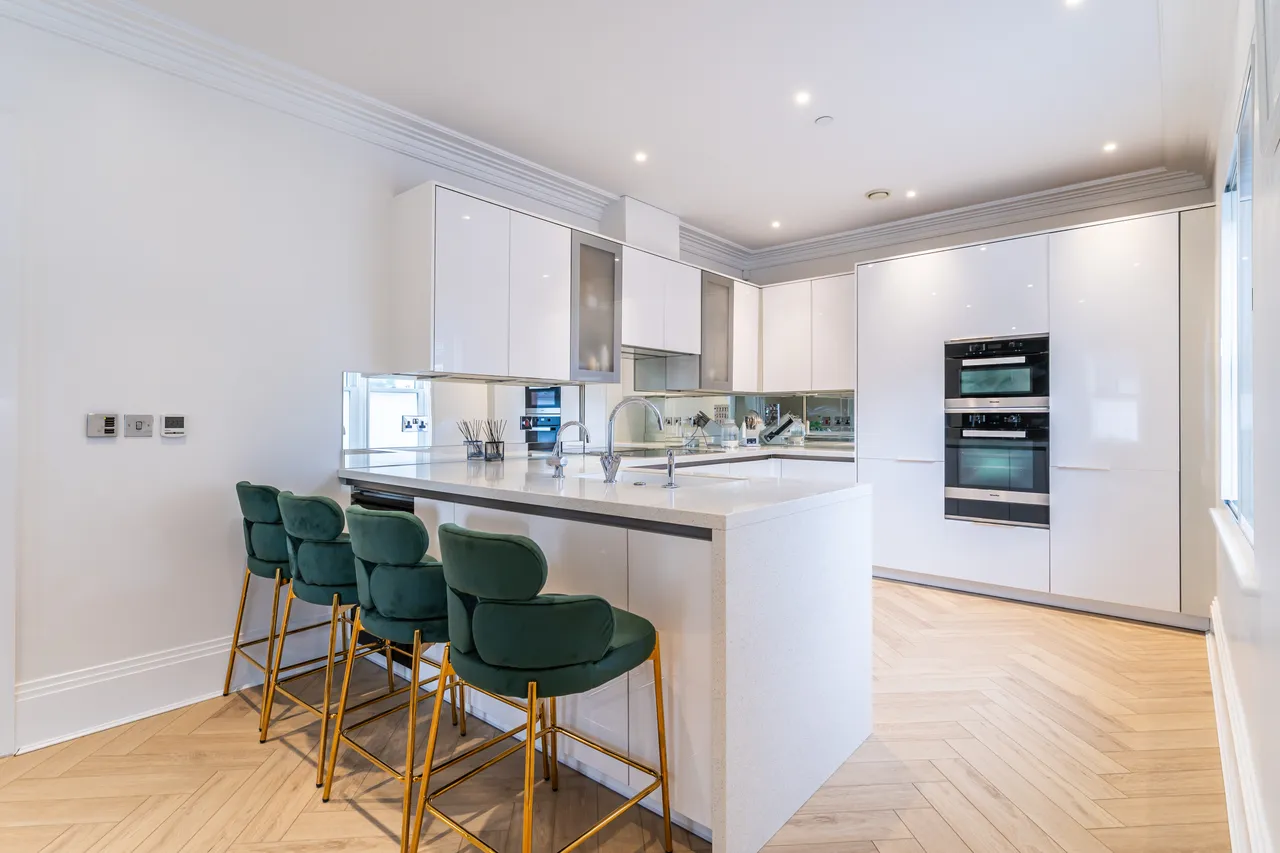 Battersea Park Road, London, SW11, photo 11