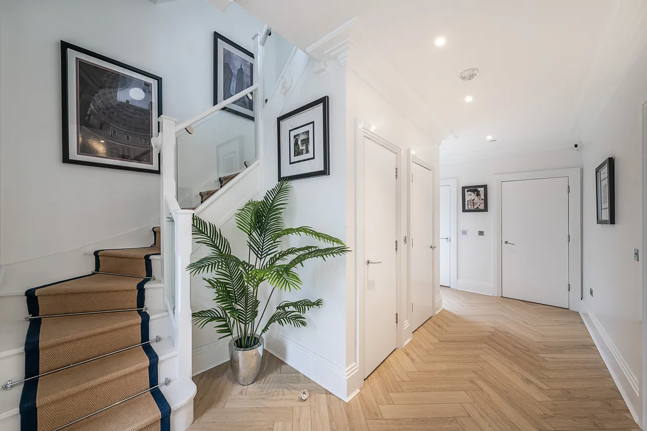 Battersea Park Road, London, SW11, photo 2