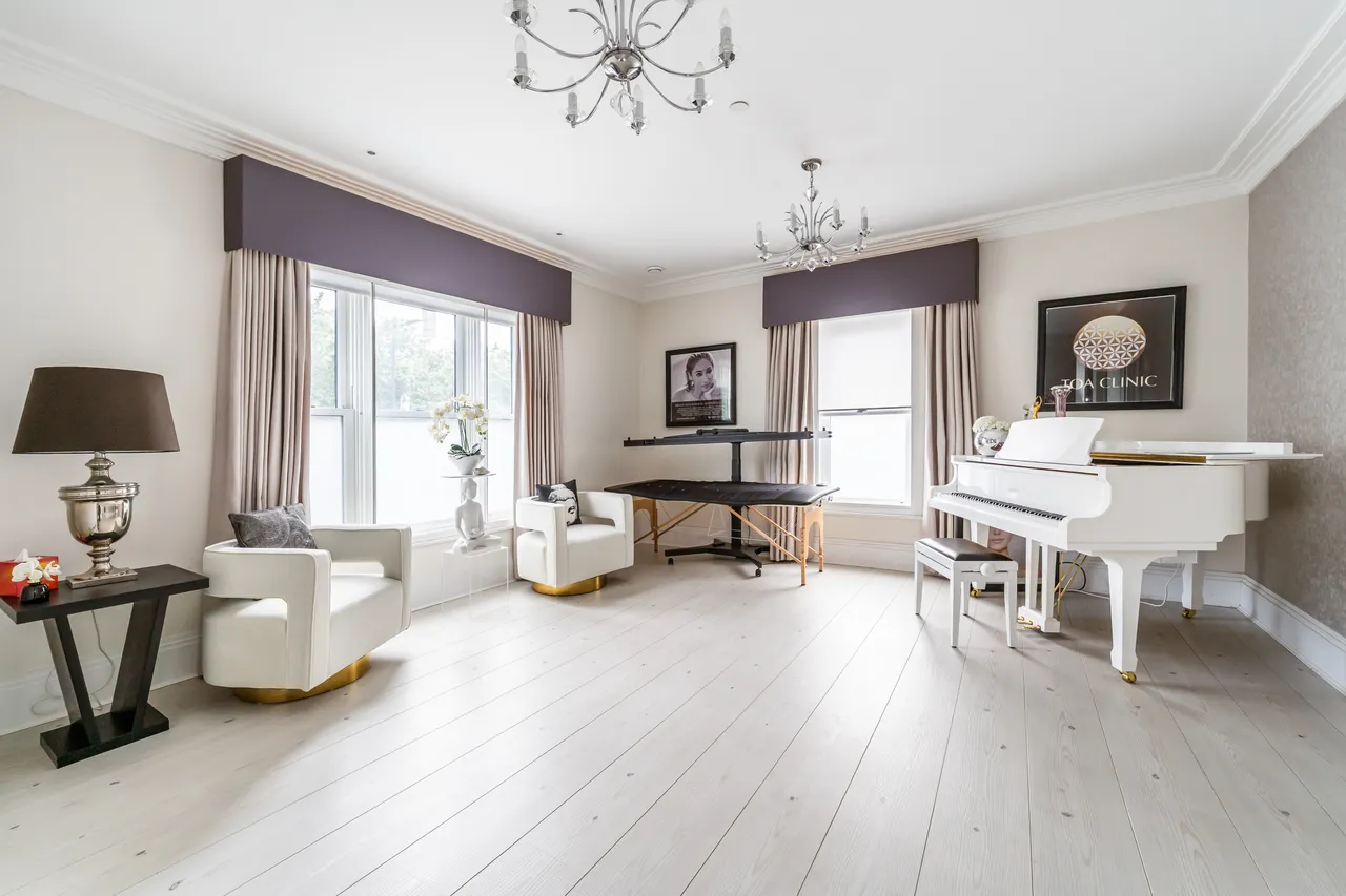 Battersea Park Road, London, SW11, photo 8