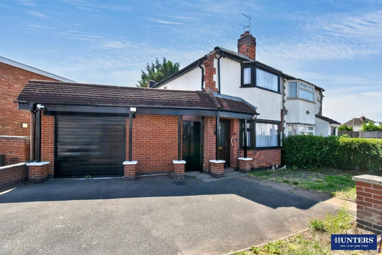 3 bed house for sale — The Crescent, Wigston