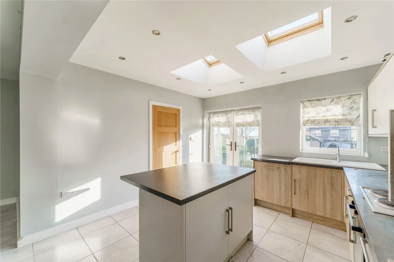 Walton Road, Upton, WF9, photo 2