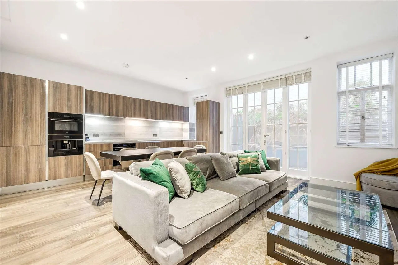2 bed flat to rent, Strathearn Place, London, W2